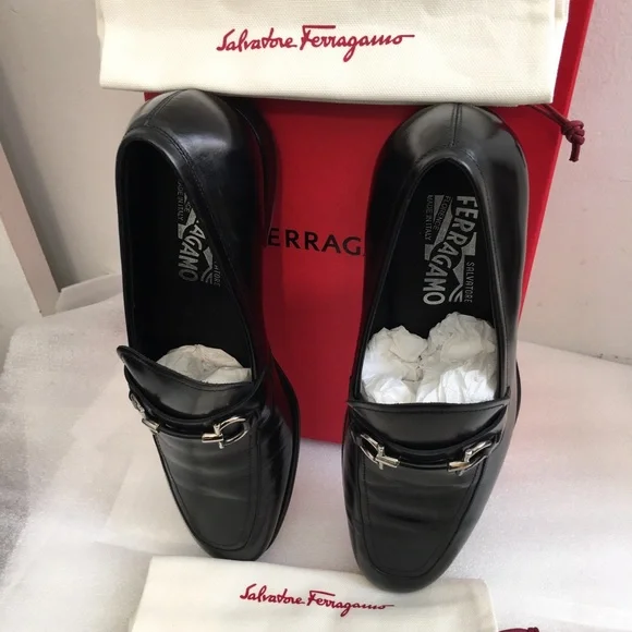 Salvatore Ferragamo Black Leather Men's Loafers. Made in Italy. Side 9